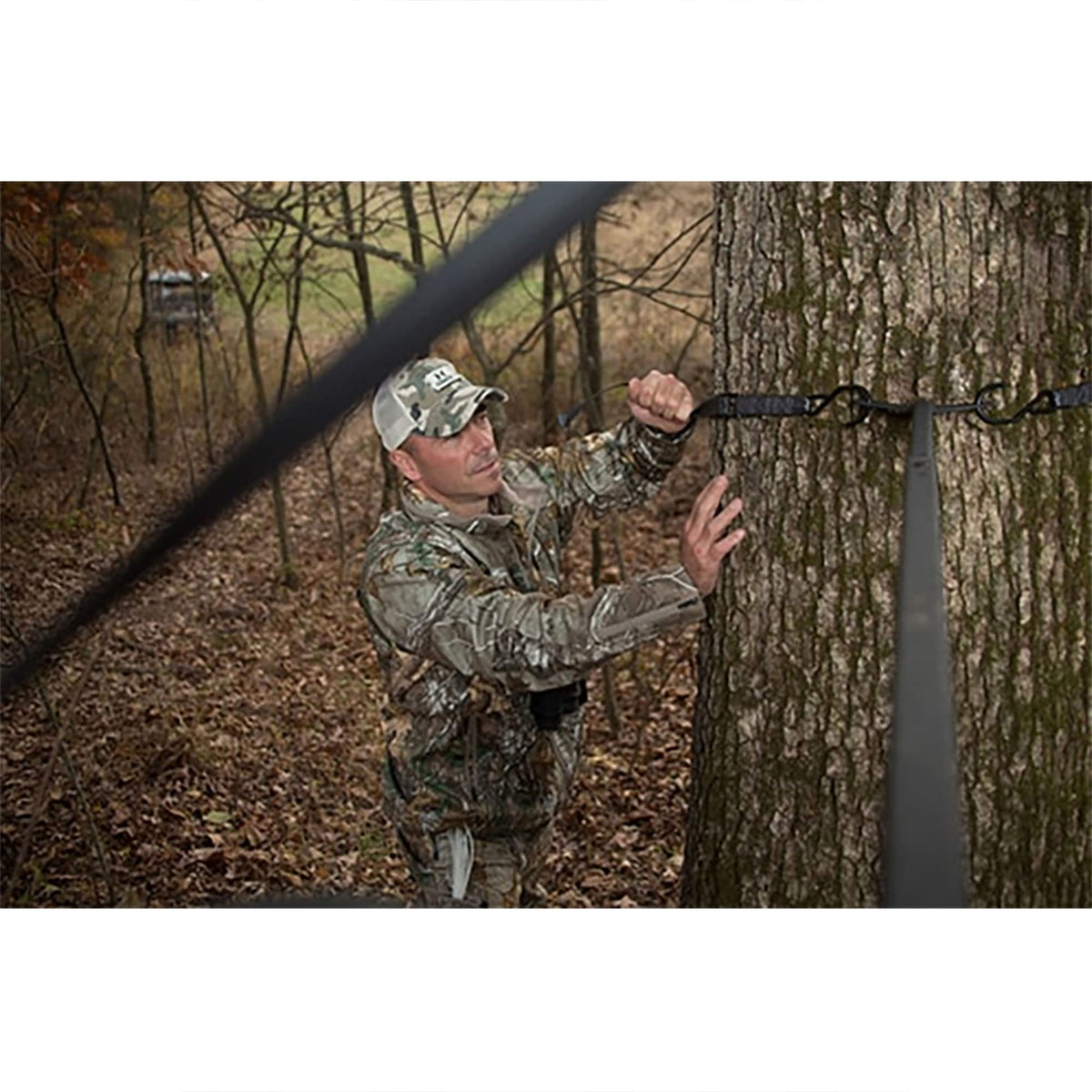 Ladderstand with Wide Seat, Backrest and Weapon Holder O7050