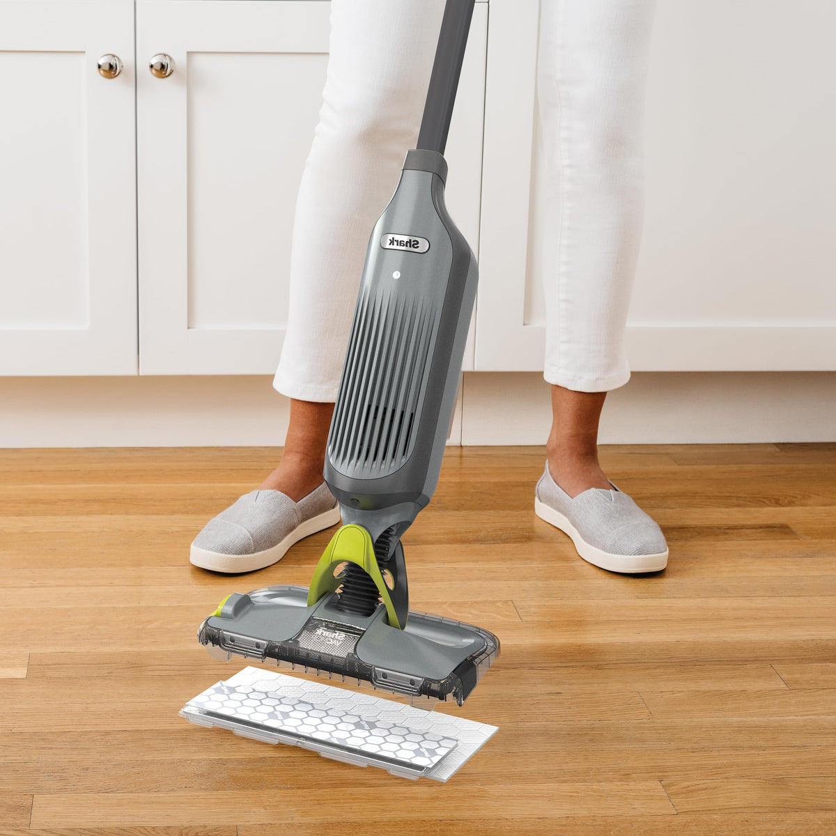 Cordless Vacuum & Spray Mop B39379